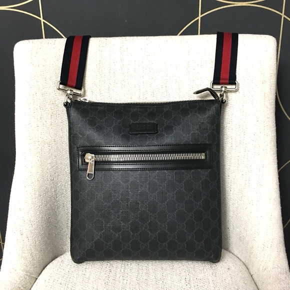Authentic Gucci unisex crossbody bag black monogram coated canvas - Picture 2 of 16
